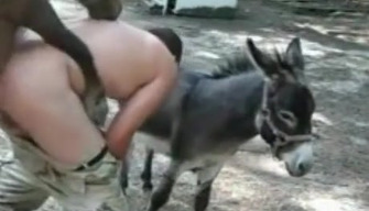 Pony und Esel ficken Mann in den Arsch, zoophile porno-online